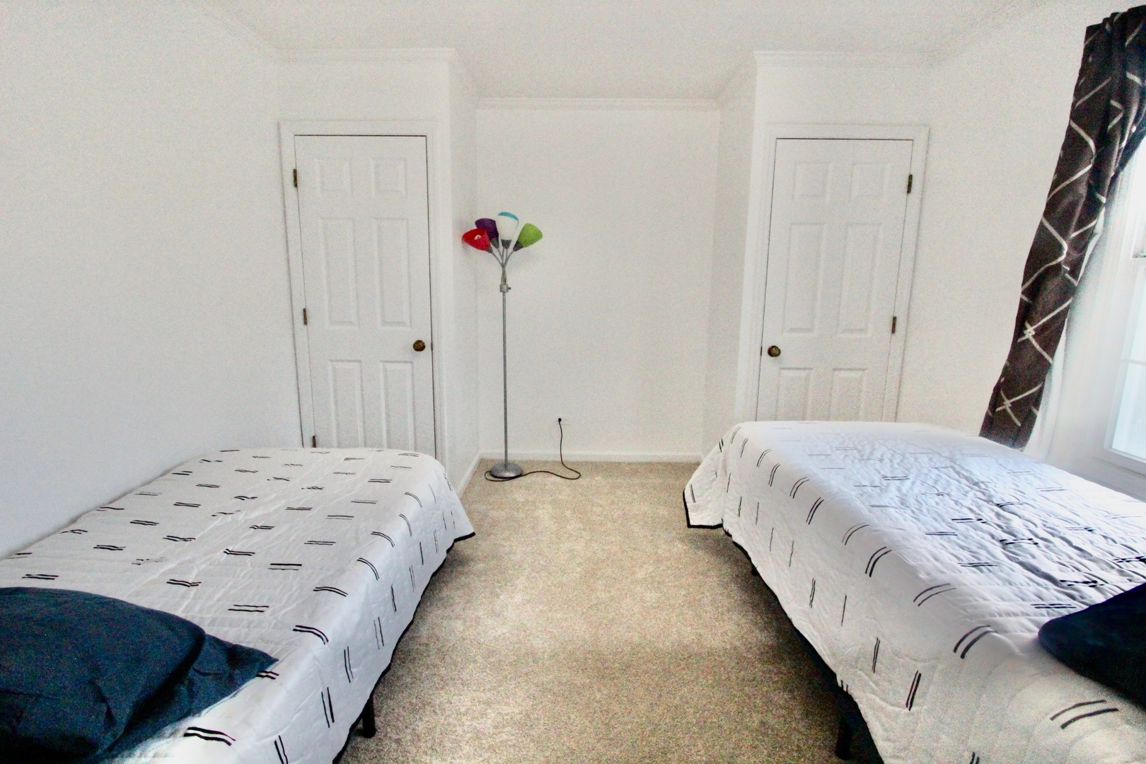 835 Suffield Square Lincolnshire, IL 60069 - Photo 30 of 44 a bedroom with bed and a closet