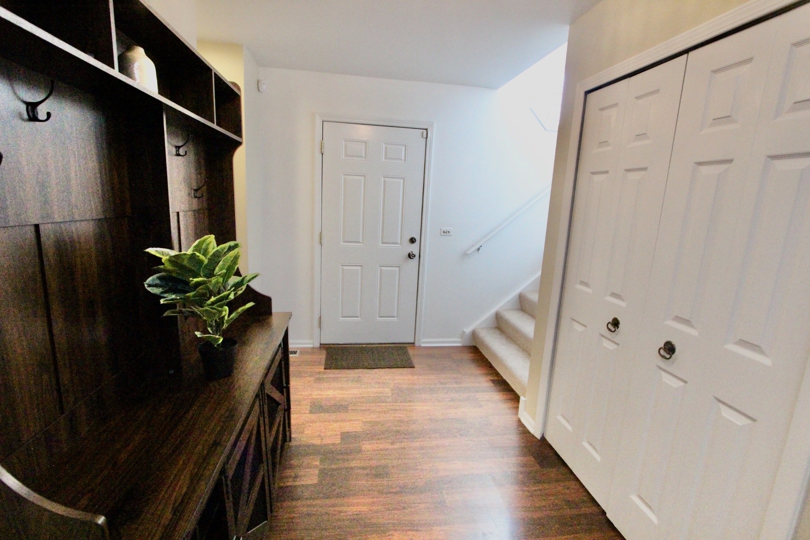 835 Suffield Square Lincolnshire, IL 60069 - Photo 3 of 44 a view of entryway with wooden floor