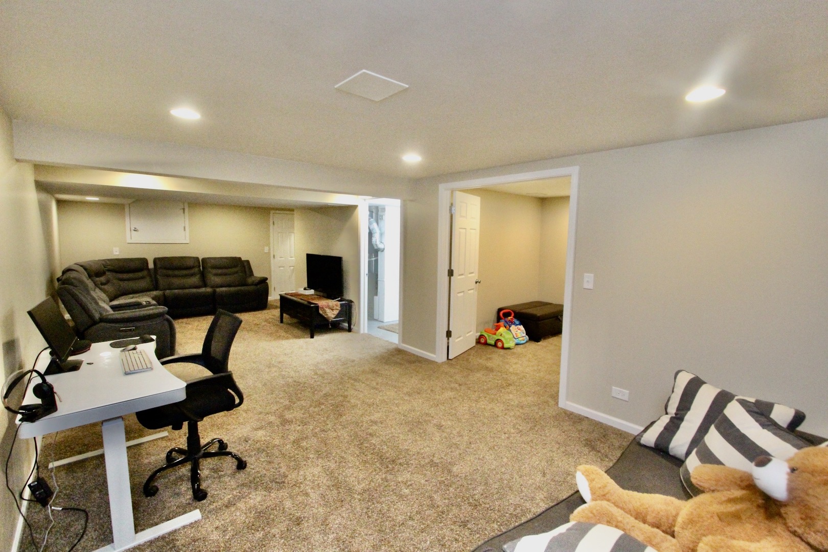 835 Suffield Square Lincolnshire, IL 60069 - Photo 36 of 44 a view of a room with gym equipment