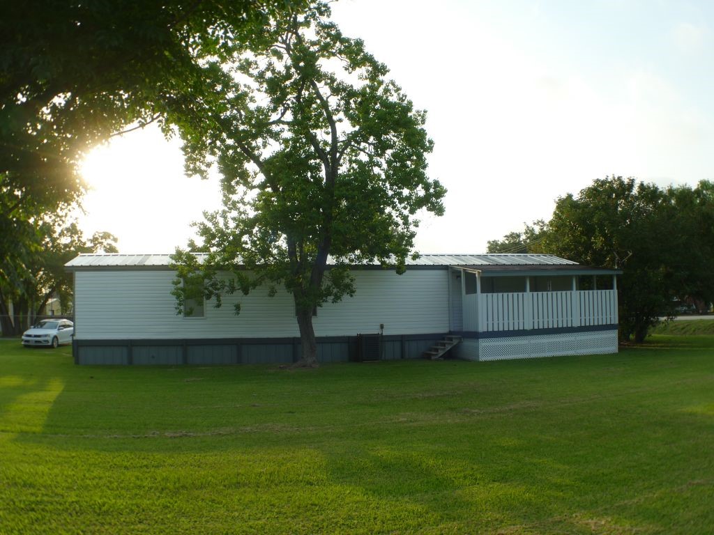 1615 East Wallisville Road Highlands, TX 77562 - Photo 3 of 32 a view of a backyard
