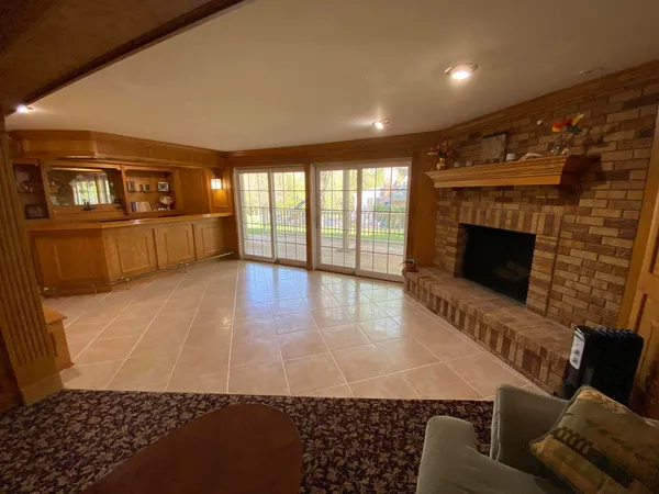 $889,900 | 357 Roberts Road, Inverness, IL 60010