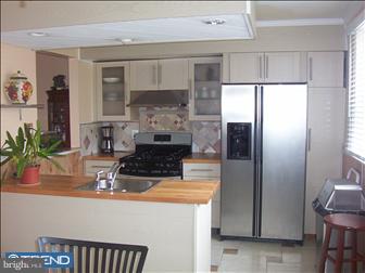 628 Renz Street Philadelphia, PA 19128 - Photo 2 of 6 Kitchen
