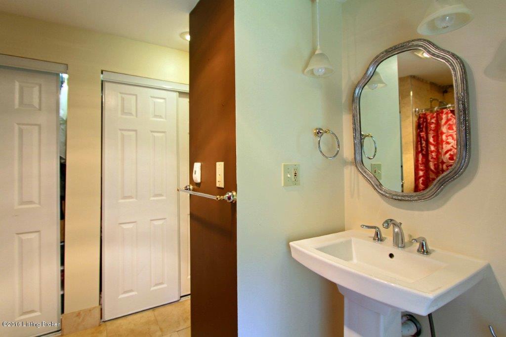 3076 University Road Louisville, KY 40206 - Photo 23 of 43 23 Master Bathroom