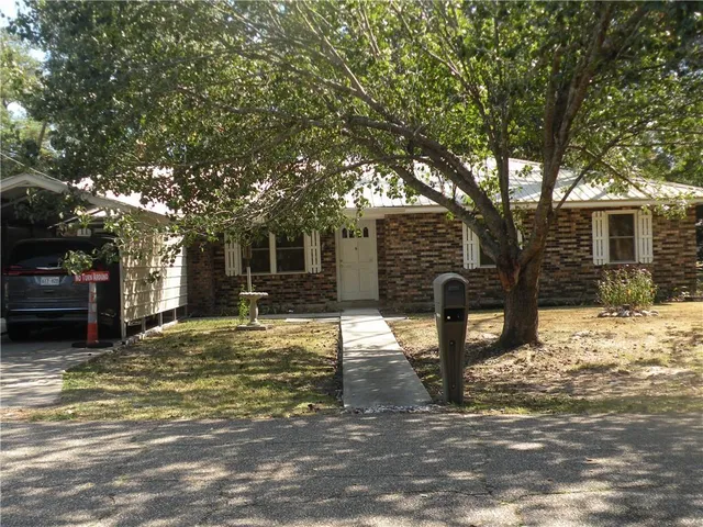 $1,350 | 42075 Garden Drive, Ponchatoula, LA 70454