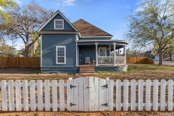 $209,000 | 421 East Rio Grande Street, Pearsall, TX 78061