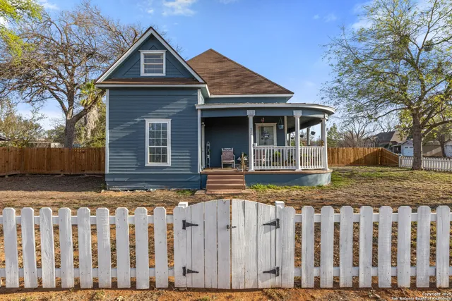 $209,000 | 421 East Rio Grande Street, Pearsall, TX 78061