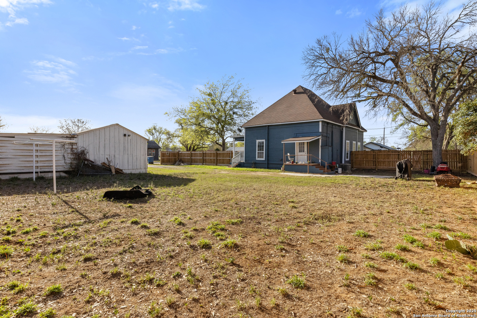 421 East Rio Grande Street Pearsall, TX 78061 - Photo 14 of 18