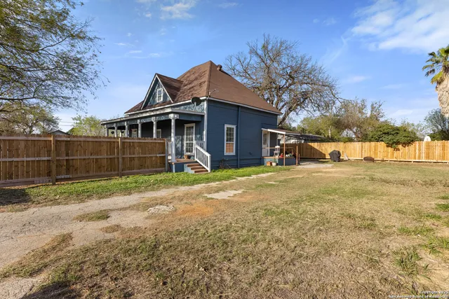$209,000 | 421 East Rio Grande Street, Pearsall, TX 78061