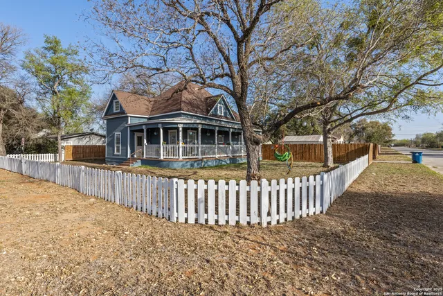 $209,000 | 421 East Rio Grande Street, Pearsall, TX 78061