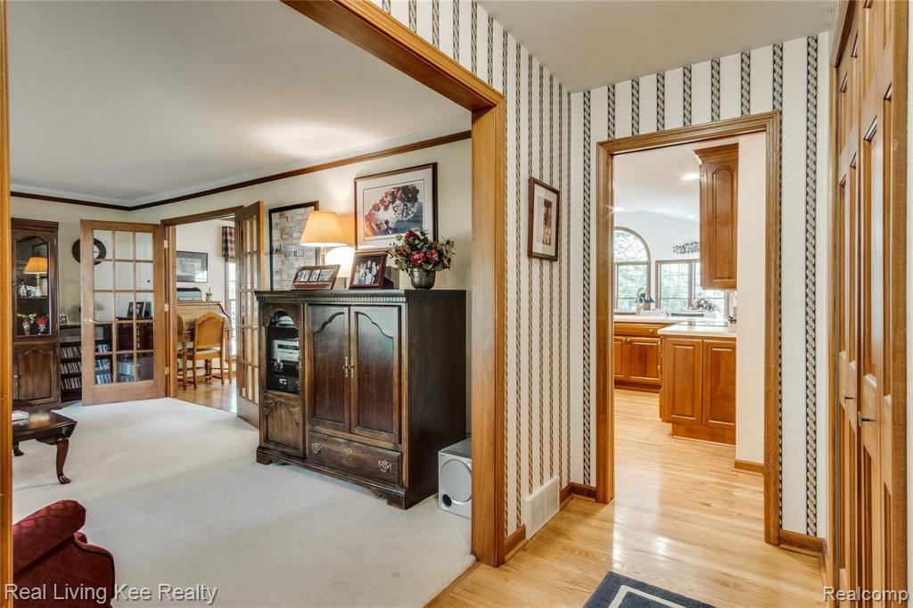 354 Texas Avenue Rochester Hills, MI 48309 - Photo 15 of 62