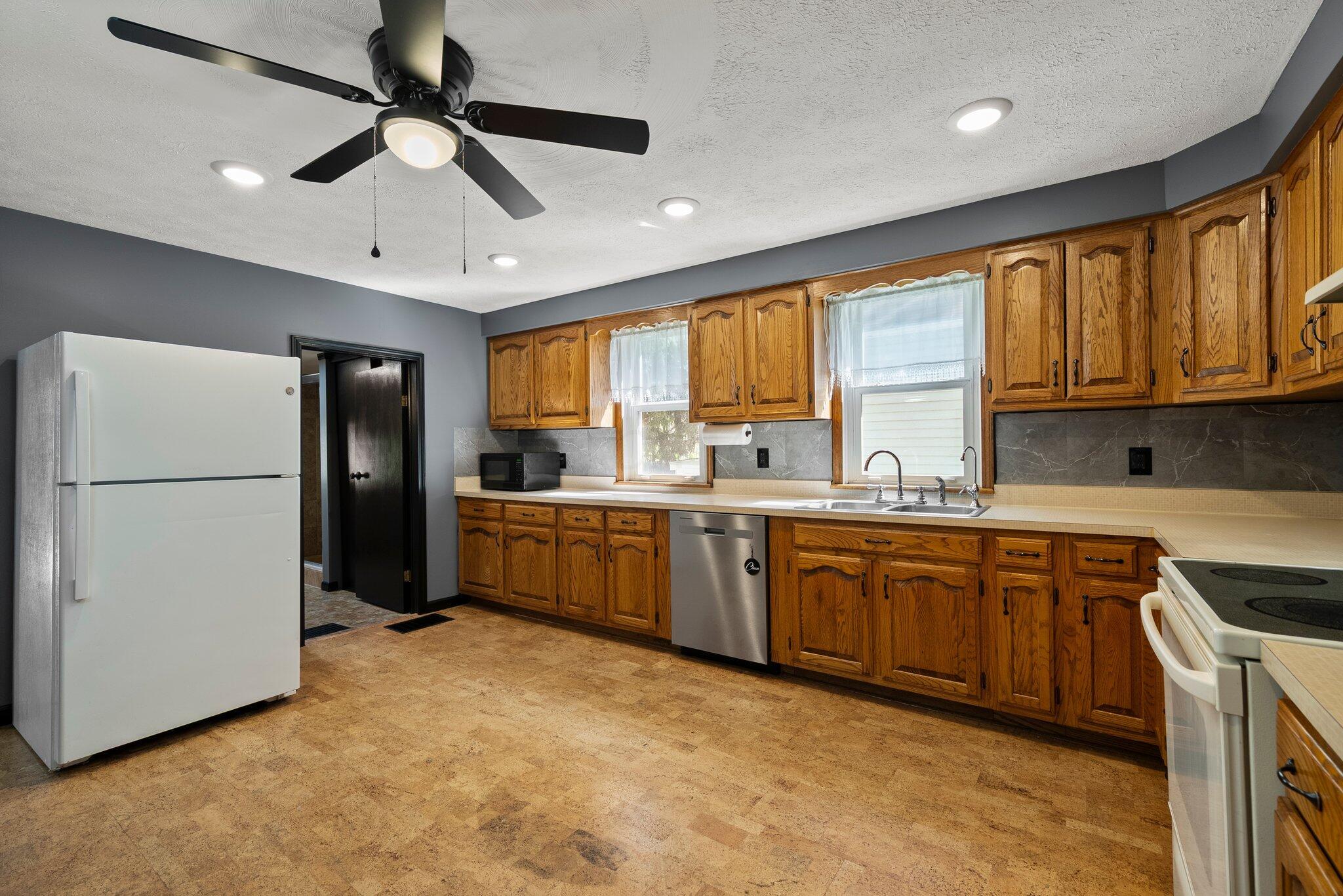 9177 Green Valley Road Mount Vernon, OH 43050 - Photo 11 of 51 DSC07636