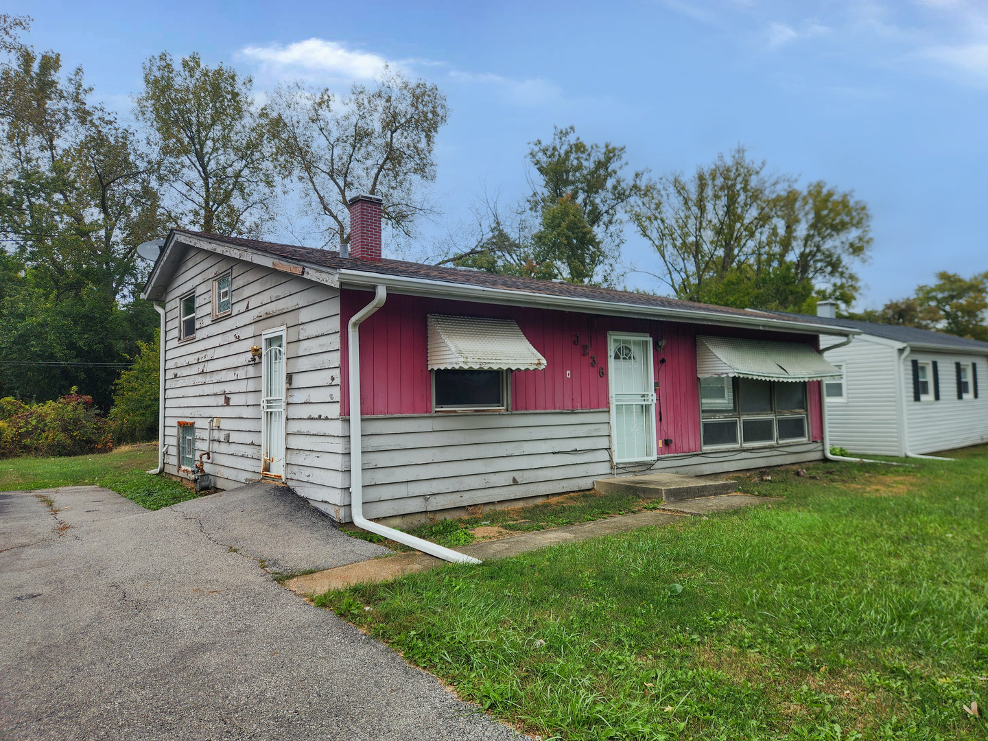 3236 Roesner Drive Markham, IL 60428 - Photo 2 of 12 a front view of a house with a garden