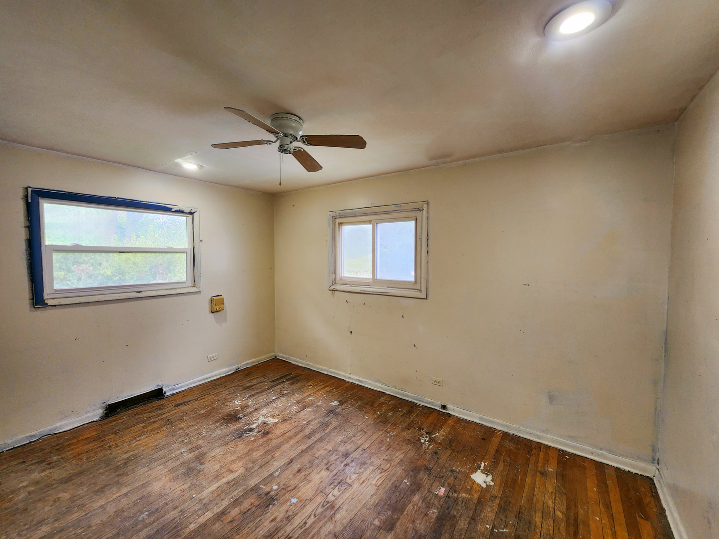 3236 Roesner Drive Markham, IL 60428 - Photo 7 of 12 a view of an empty room with a window