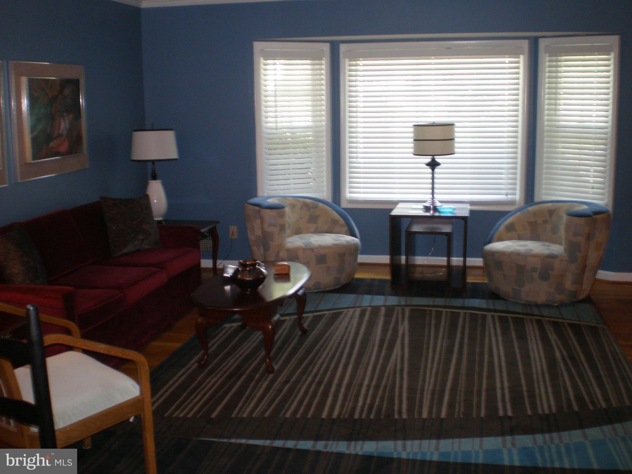 14115 Chesterfield Road Rockville, MD 20853 - Photo 6 of 26 Living Room