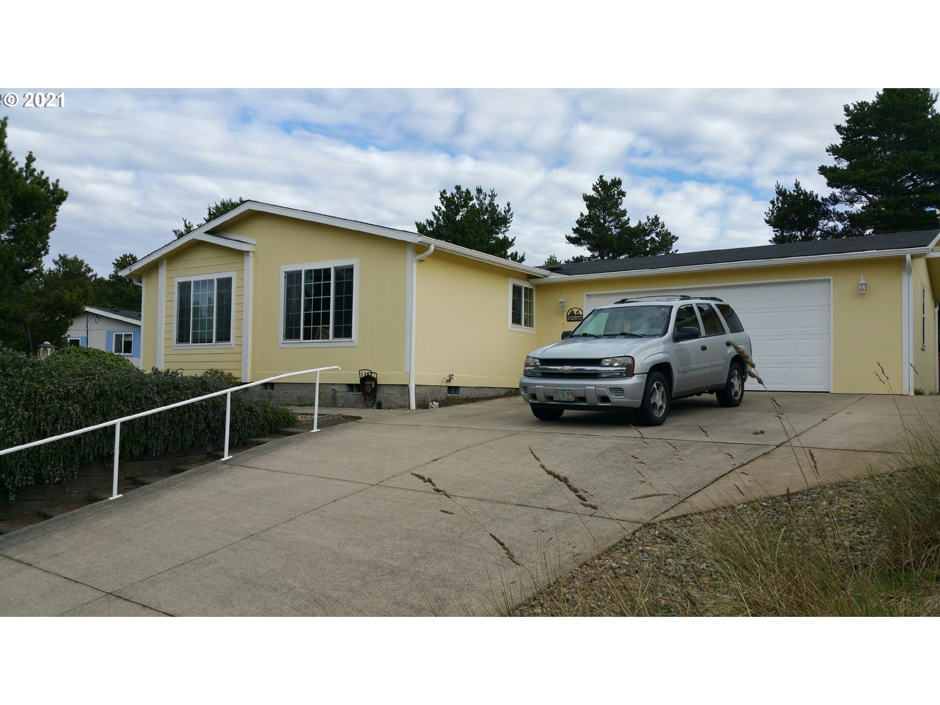 858 Wecoma Loop Florence, OR 97439 - Photo 1 of 13 Gallery Image 1