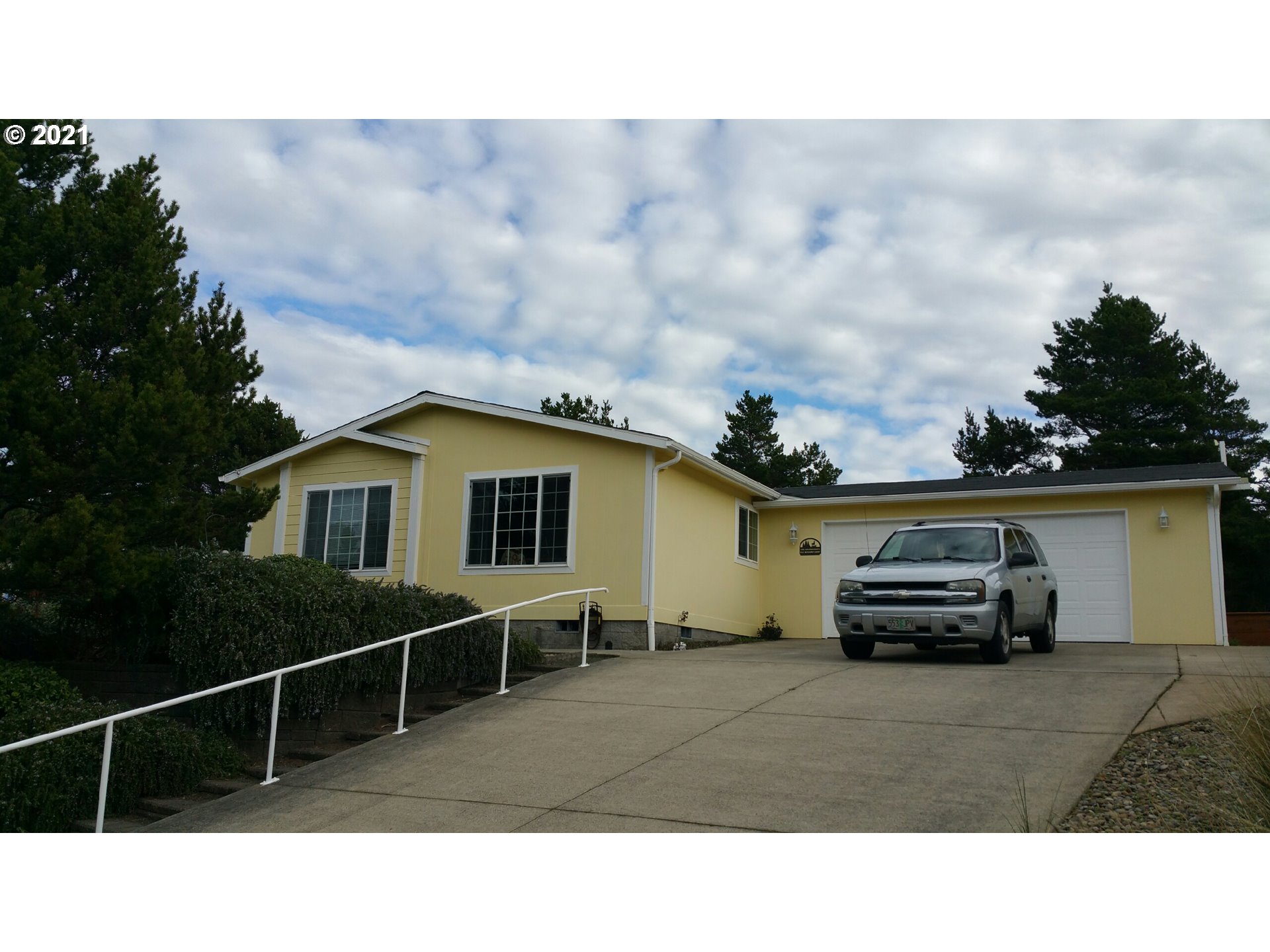 858 Wecoma Loop Florence, OR 97439 - Photo 2 of 13 Gallery Image 2