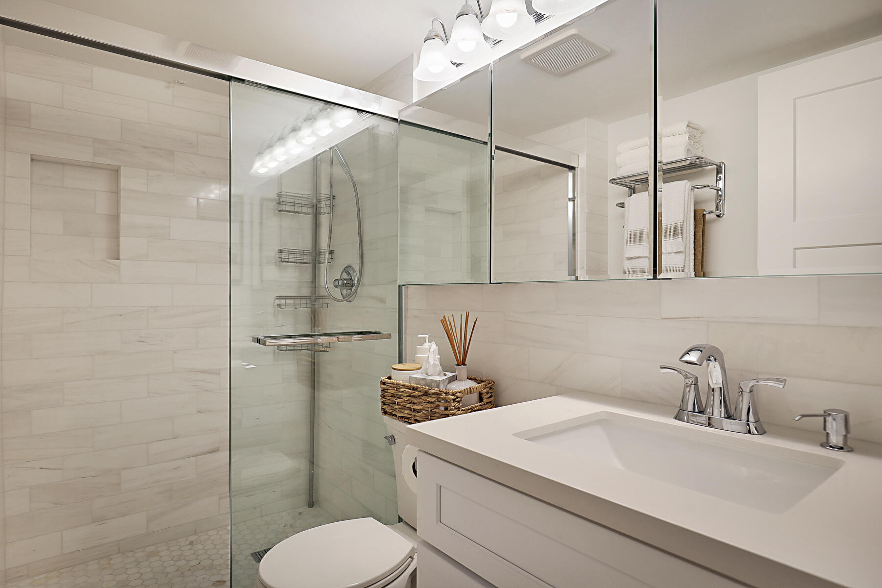 2121 North Ocean Boulevard, Unit 1507W Boca Raton, FL 33431 - Photo 20 of 56 Guest bath