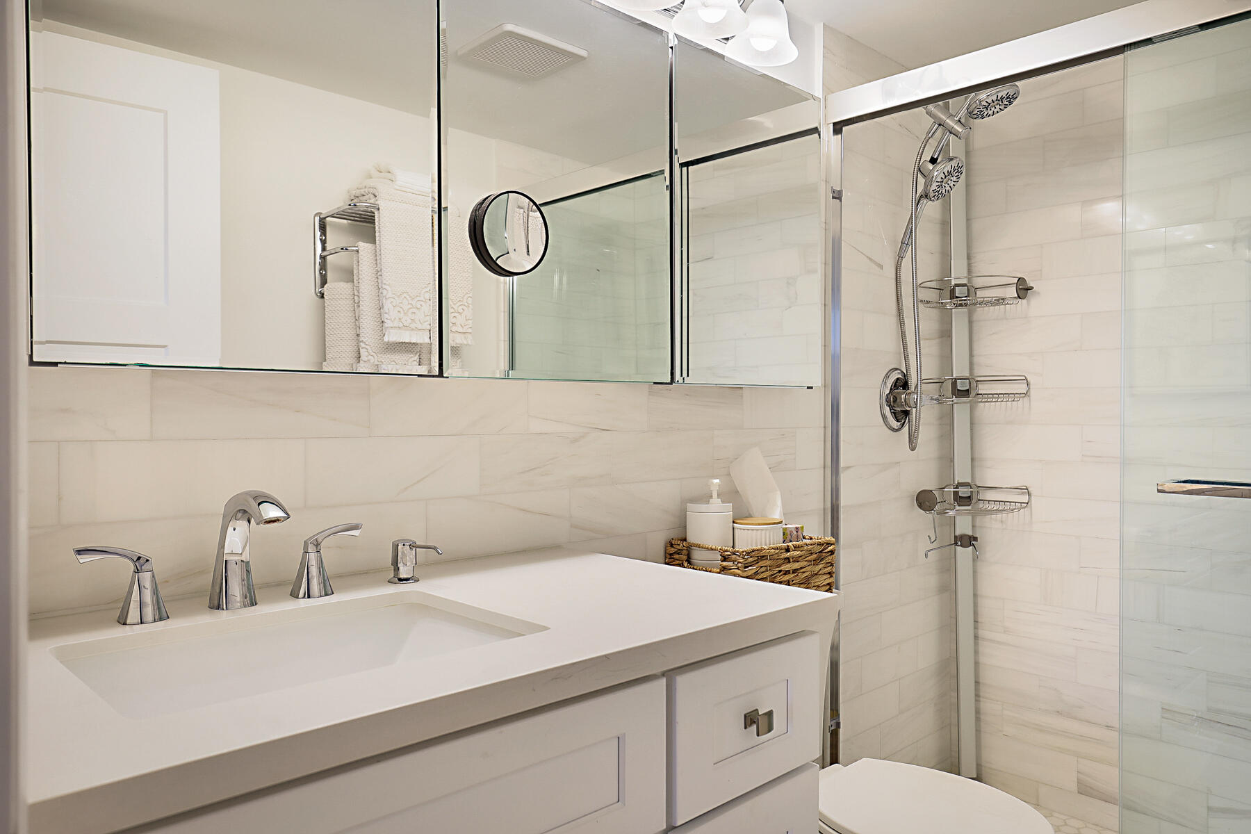 2121 North Ocean Boulevard, Unit 1507W Boca Raton, FL 33431 - Photo 23 of 56 Principal bathroom