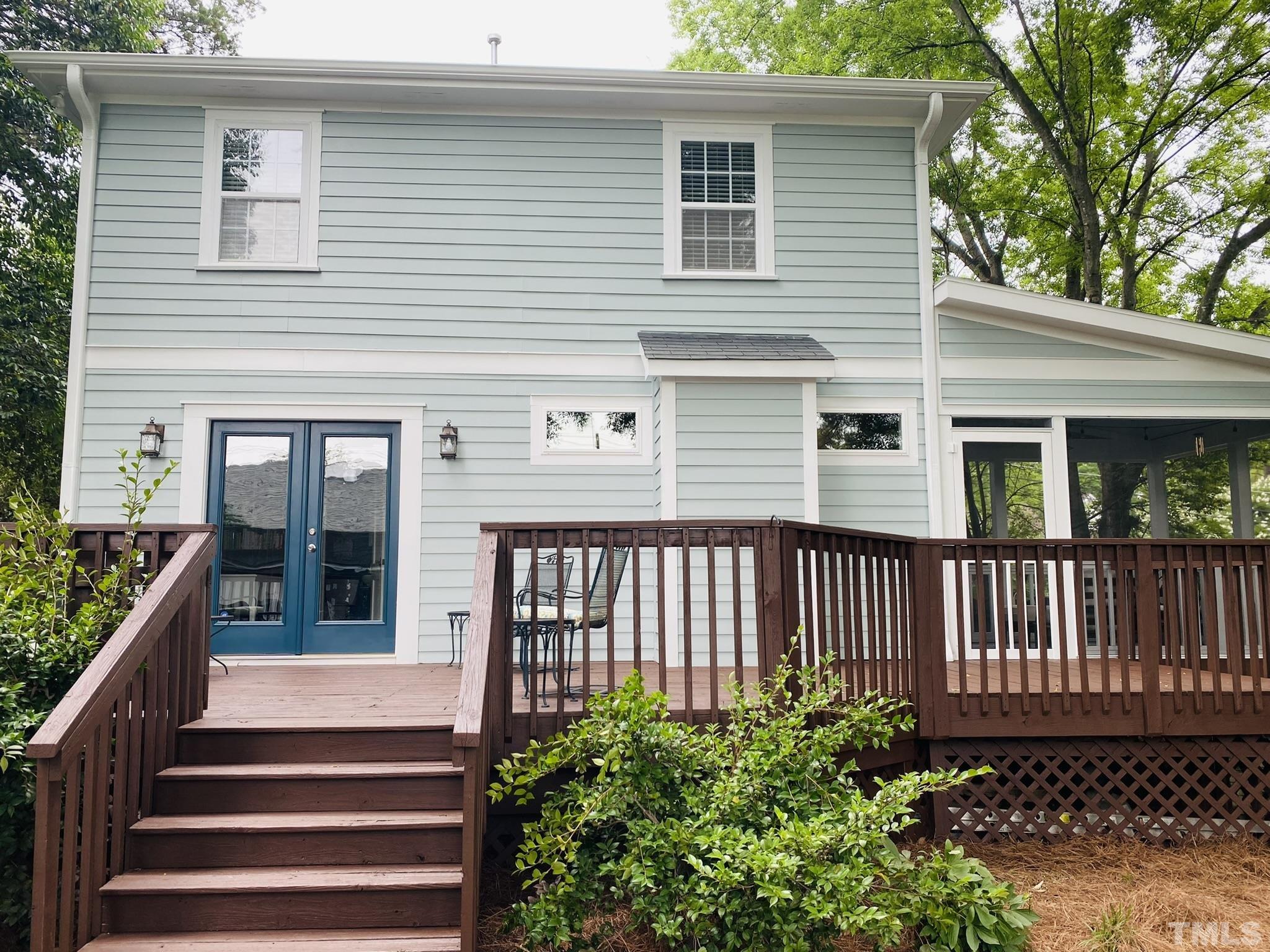630 New Road Raleigh, NC 27608 - Photo 54 of 55 a front view of a house with a garden