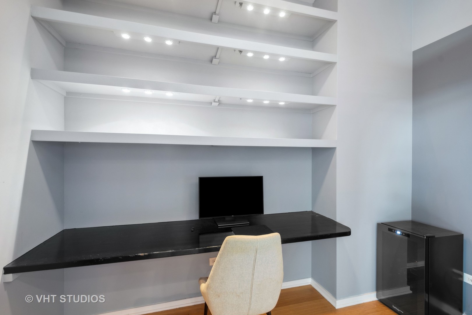 65 East Monroe Street, Unit 4215 Chicago, IL 60603 - Photo 7 of 19