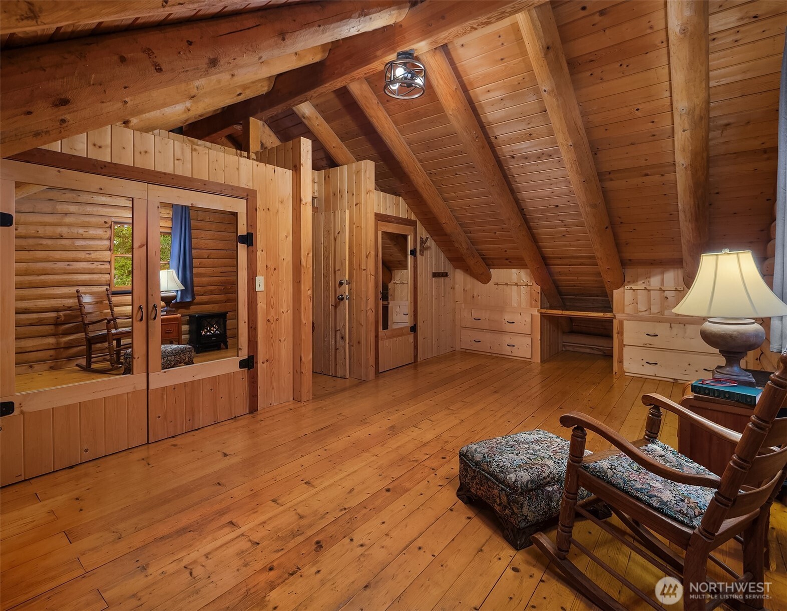 4 East Mountain View Road Camano Island, WA 98282 - Photo 19 of 26 a living room with furniture