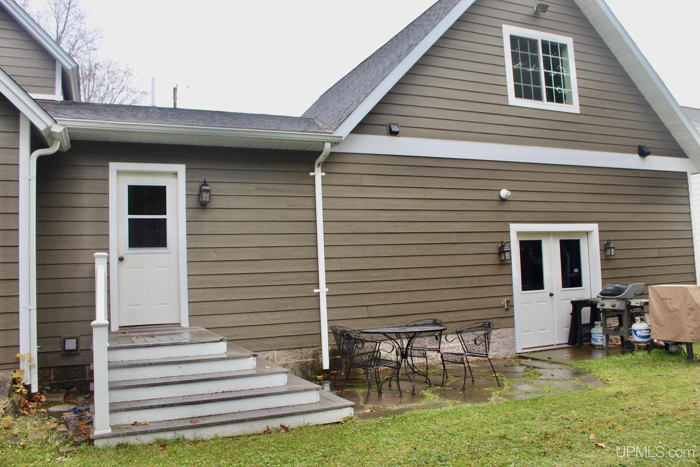 415 Kearsarge Street Calumet, MI 49913 - Photo 5 of 48