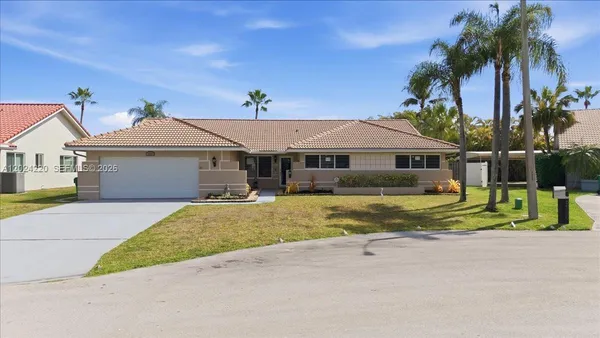 $859,000 | 6520 Olde Moat Way, Davie, FL 33331