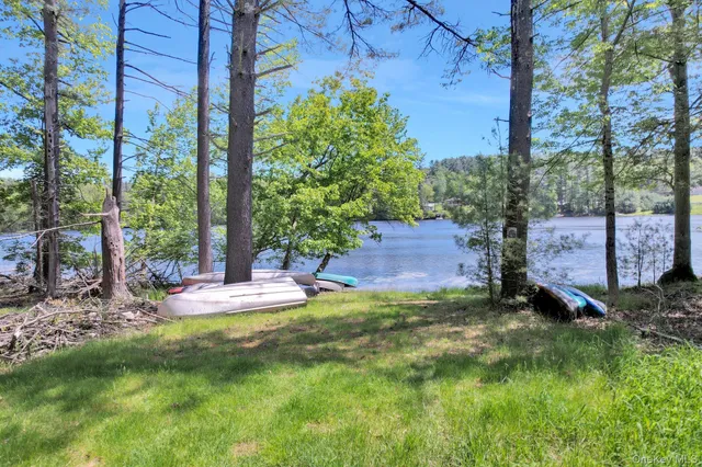 a view of a backyard with garden