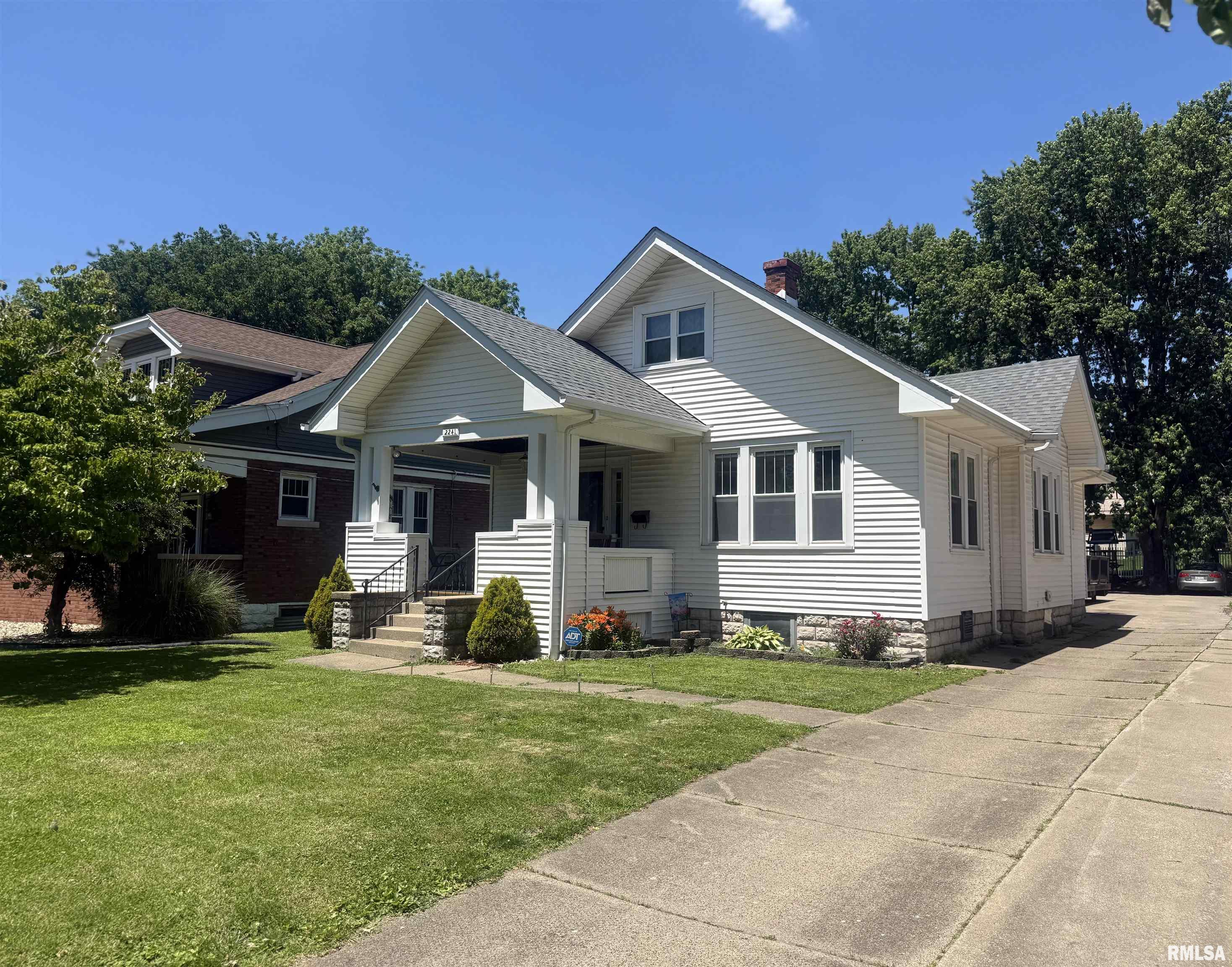 2241 Spring Street Quincy, IL 62301 - Photo 2 of 46
