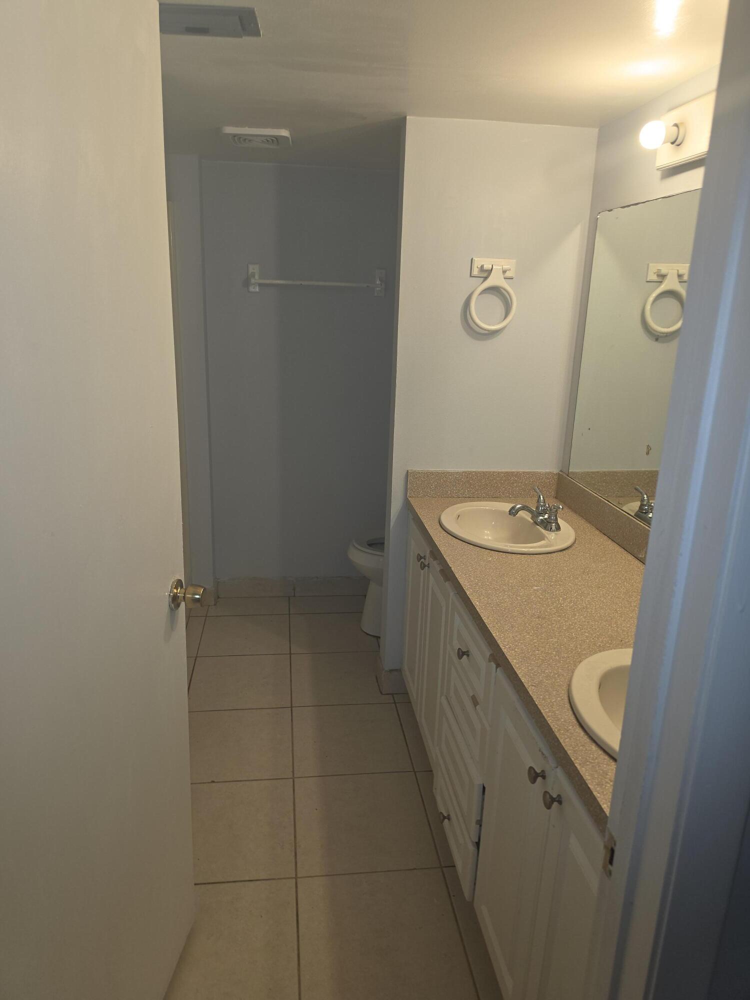 905 Southridge Road, Unit 202D Delray Beach, FL 33444 - Photo 6 of 12 IMG20260528_182917_4472950102716540681