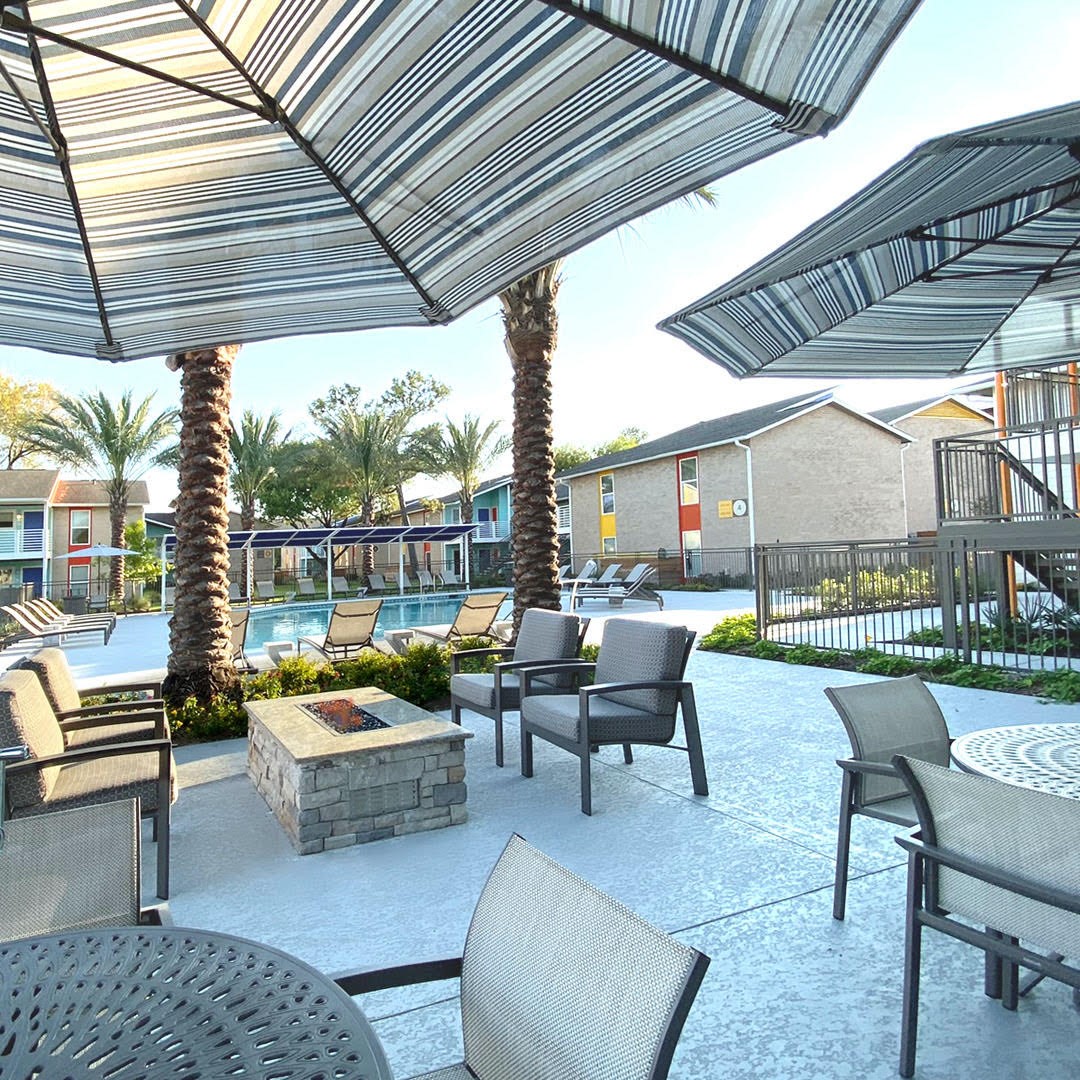 8787 Hammerly Boulevard, Unit 227 Houston, TX 77080 - Photo 35 of 40 a outdoor living space with furniture and garden view