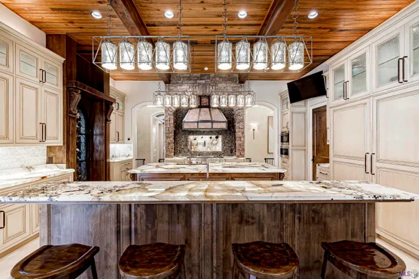 $11,000,000 | 19566 Perkins Road East, Baton Rouge, LA 70810