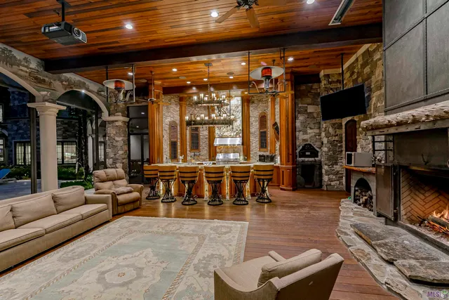 $11,000,000 | 19566 Perkins Road East, Baton Rouge, LA 70810