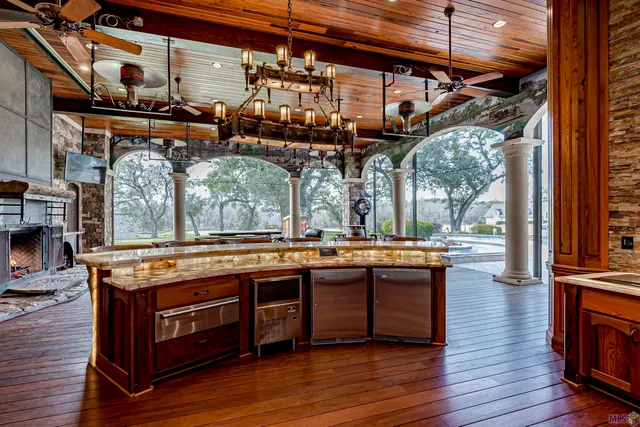 $11,000,000 | 19566 Perkins Road East, Baton Rouge, LA 70810