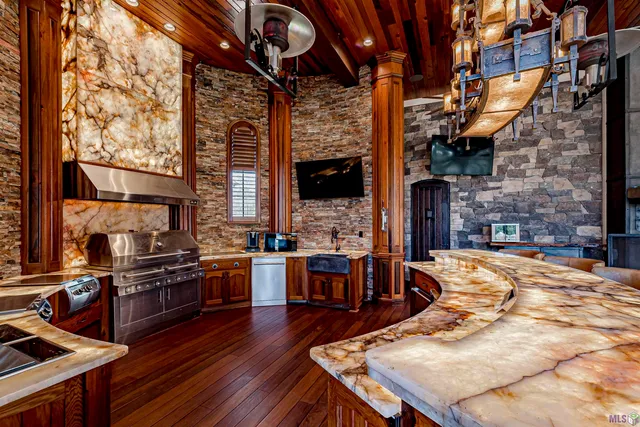 $11,000,000 | 19566 Perkins Road East, Baton Rouge, LA 70810