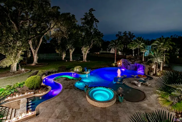 $11,000,000 | 19566 Perkins Road East, Baton Rouge, LA 70810