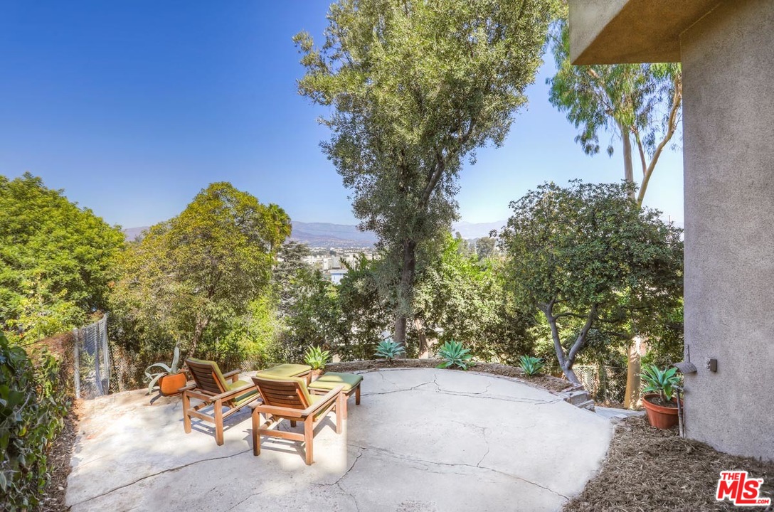2730 Ivan Court Los Angeles, CA 90039 - Photo 25 of 38 a backyard of a house with table and chairs
