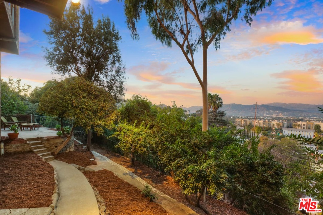 2730 Ivan Court Los Angeles, CA 90039 - Photo 35 of 38 a view of a yard with wooden fence