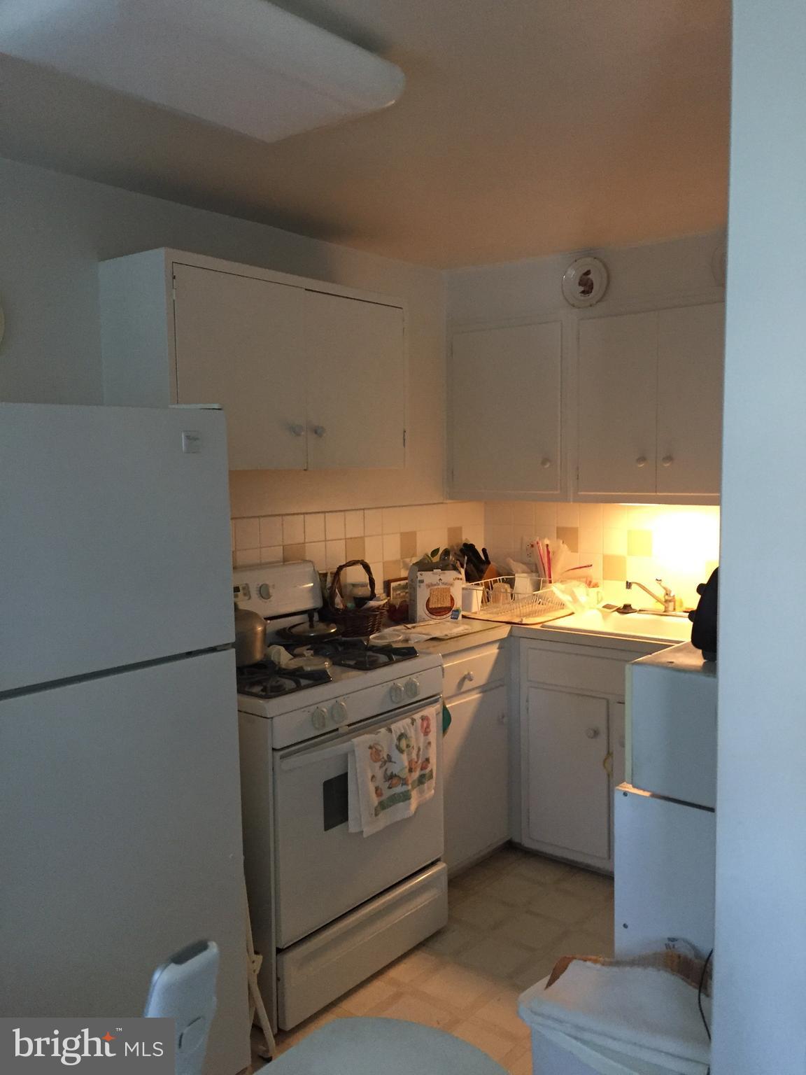 7640 Sherwood Road Philadelphia, PA 19151 - Photo 3 of 10 Kitchen