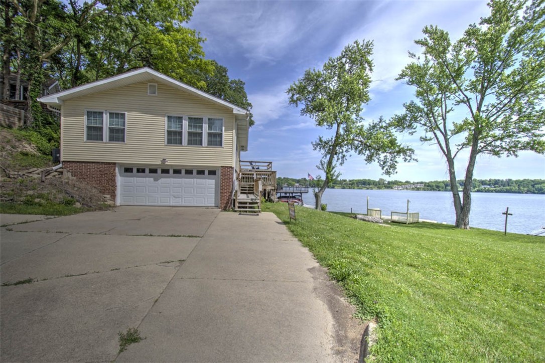 410 Lakeview Avenue Decatur, IL 62521 - Photo 1 of 37