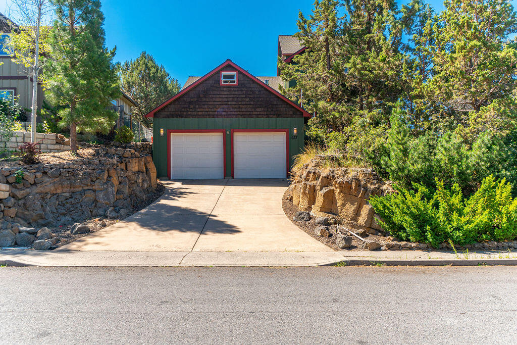 1633 Southeast Virginia Road Bend, OR 97702 - Photo 2 of 58 RileyVisuals-10