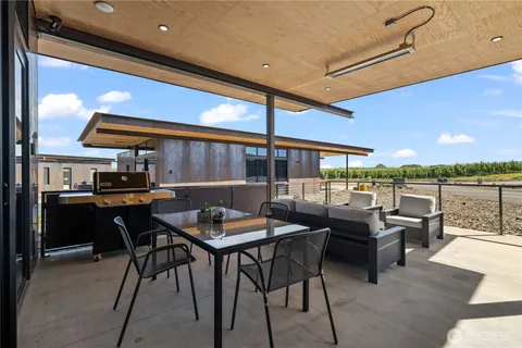 $995,000 | 207 Vista Pt Drive Northwest, Quincy, WA 98848