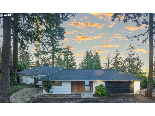 $810,000 | 2041 Marylhurst Drive, West Linn, OR 97068