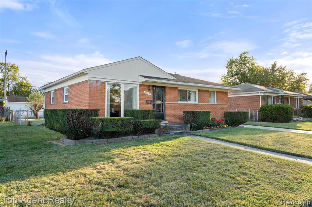 3228 Rome Avenue Warren, MI 48091 - Photo 3 of 44