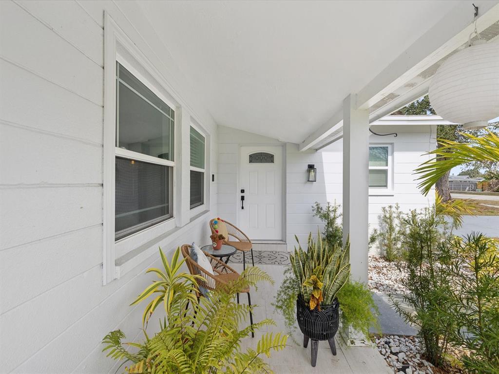 10264 Oakhurst Road Largo, FL 33774 - Photo 4 of 38