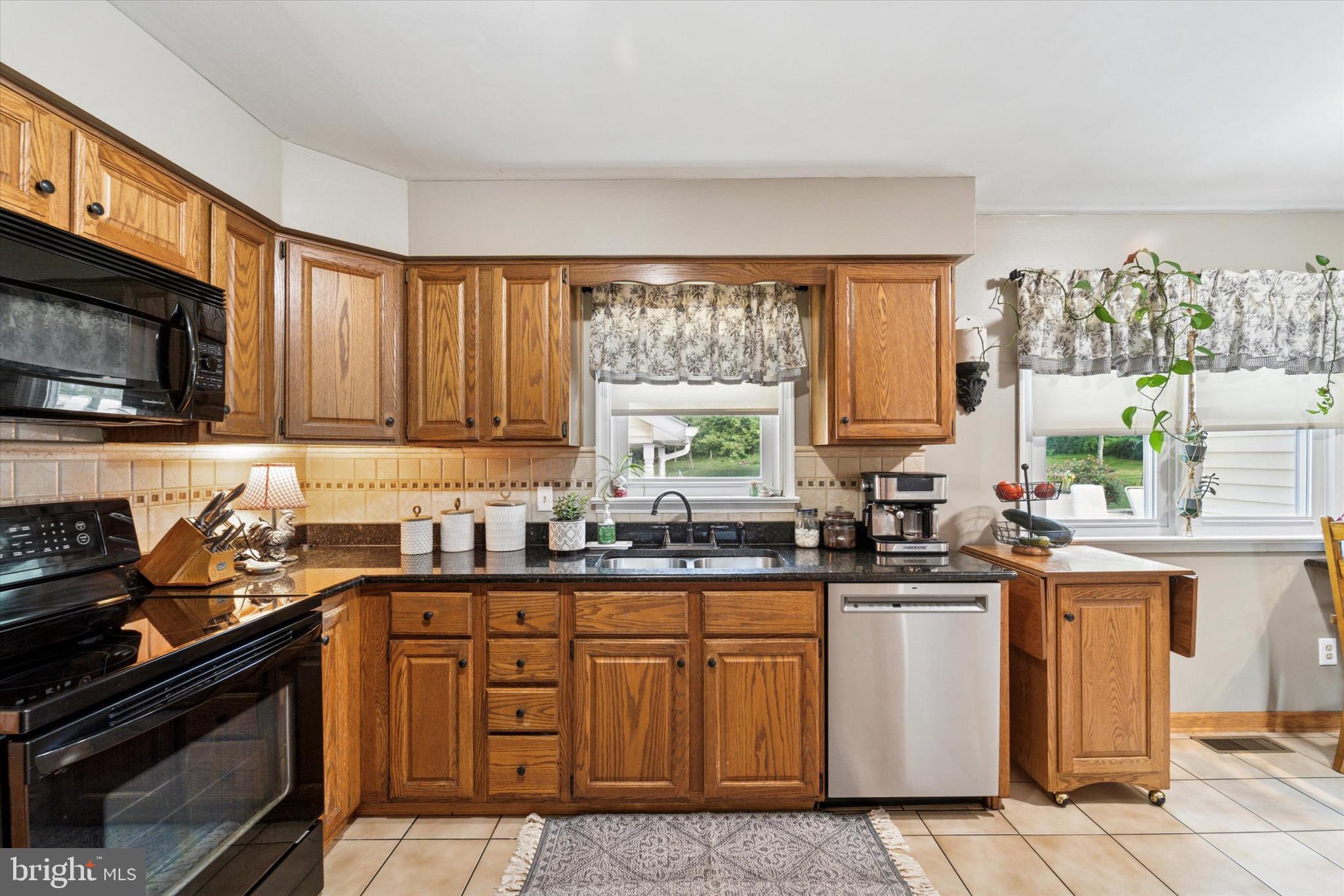 886 Rising Sun Road Telford, PA 18969 - Photo 11 of 48 Kitchen