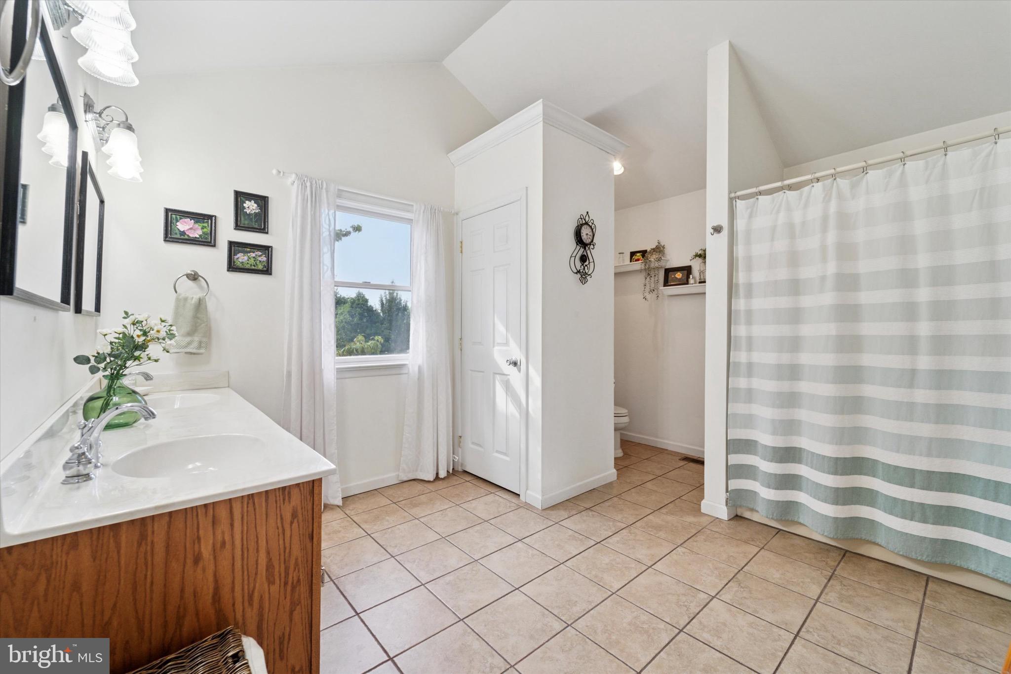886 Rising Sun Road Telford, PA 18969 - Photo 31 of 48 Primary Bathroom