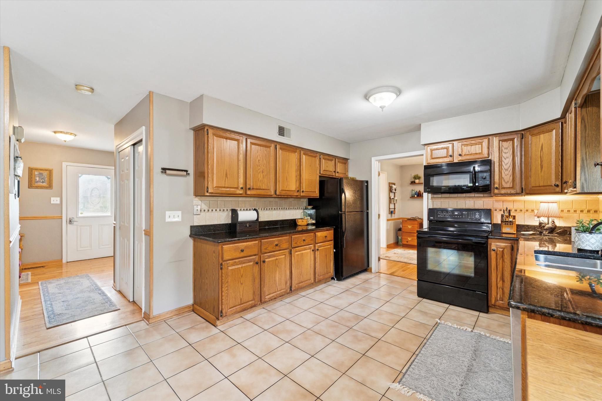 886 Rising Sun Road Telford, PA 18969 - Photo 9 of 48 Kitchen