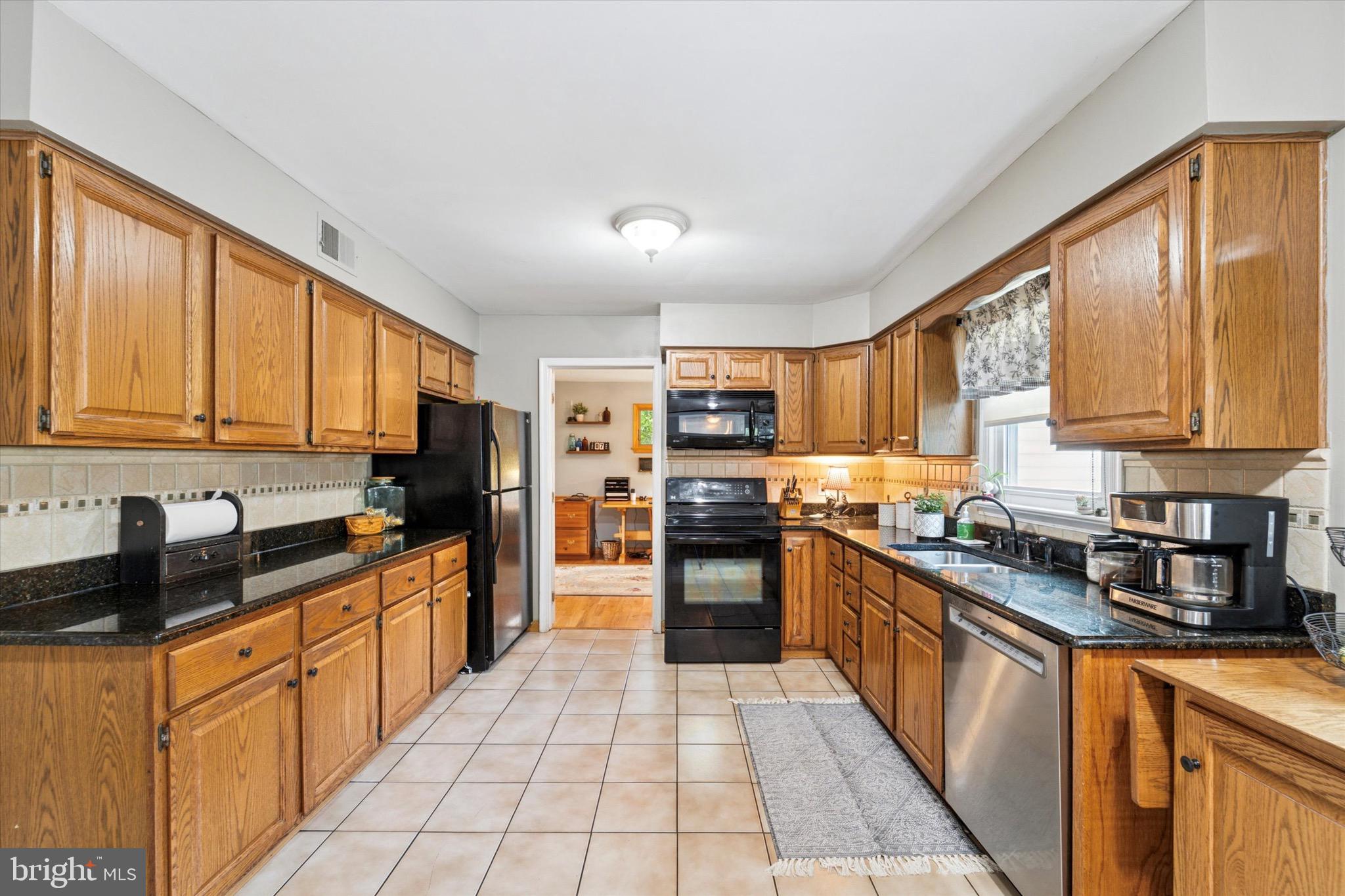 886 Rising Sun Road Telford, PA 18969 - Photo 10 of 48 Kitchen