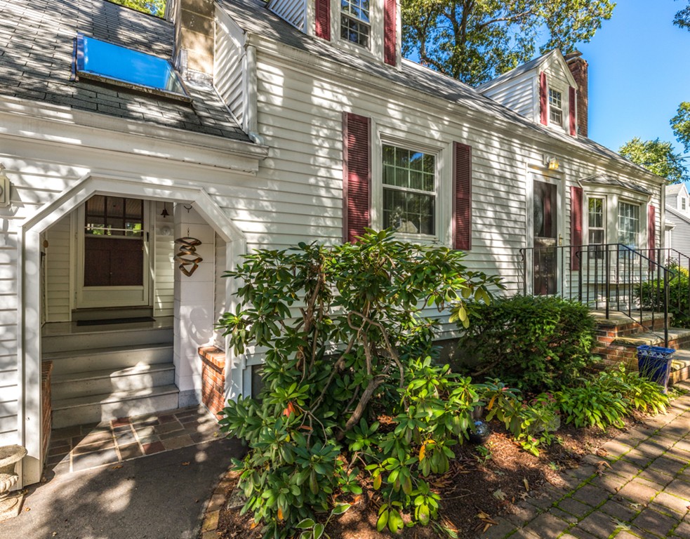 8 Foster Road Burlington, MA 01803 - Photo 5 of 30 Gallery Image 5